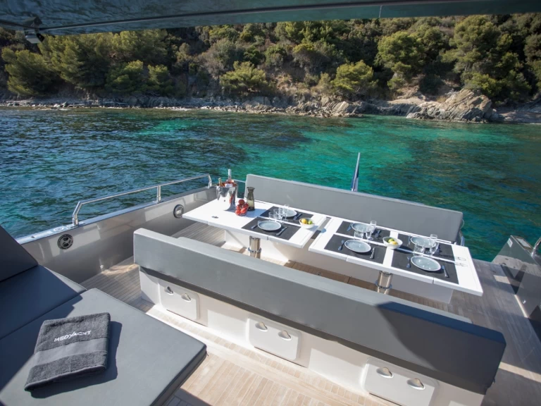 Huur Motorboot met of zonder schipper MED YACHT  in Marine de Sant'Ambrogio