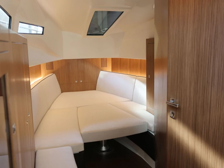 Huur een Capelli Tempest 50 in Marine de Sant'Ambrogio