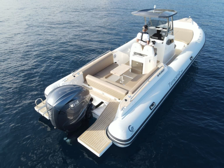 Huur een Capelli 900 sun in Marine de Sant'Ambrogio