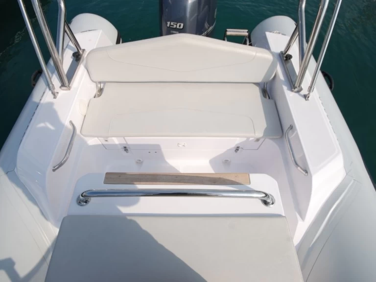 Bootverhuur Marine de Sant'Ambrogio goedkoop Tempest 630