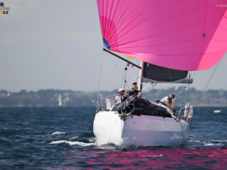 Bootverhuur La Trinité-sur-Mer goedkoop SUN FAST 3300