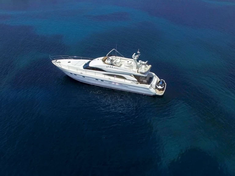 Ferretti Ferretti 760 te huur van particulier of professional in Limáni Lavríou