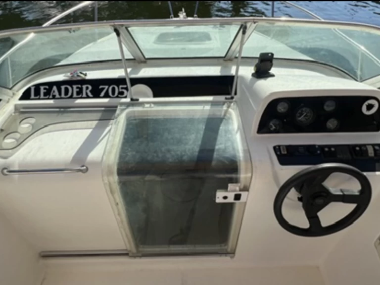 Bootverhuur Mandelieu-la-Napoule goedkoop Leader 705