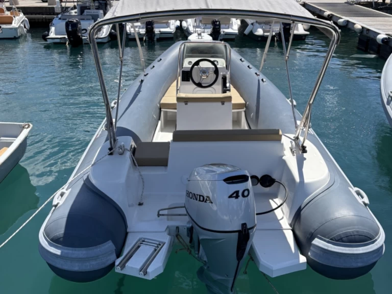 RIB te huur in Salerno voor de beste prijs