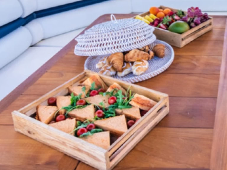 Verhuur Jacht Mangusta met vaarbewijs