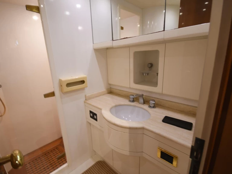 Bootverhuur D-Marin Göcek Marina goedkoop Azimut 70