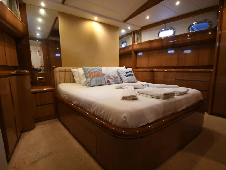 Huur Jacht met of zonder schipper Azimut 70 in D-Marin Göcek Marina