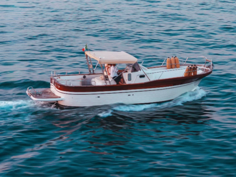 Huur een Gozzo Cilento 35 in Seiano