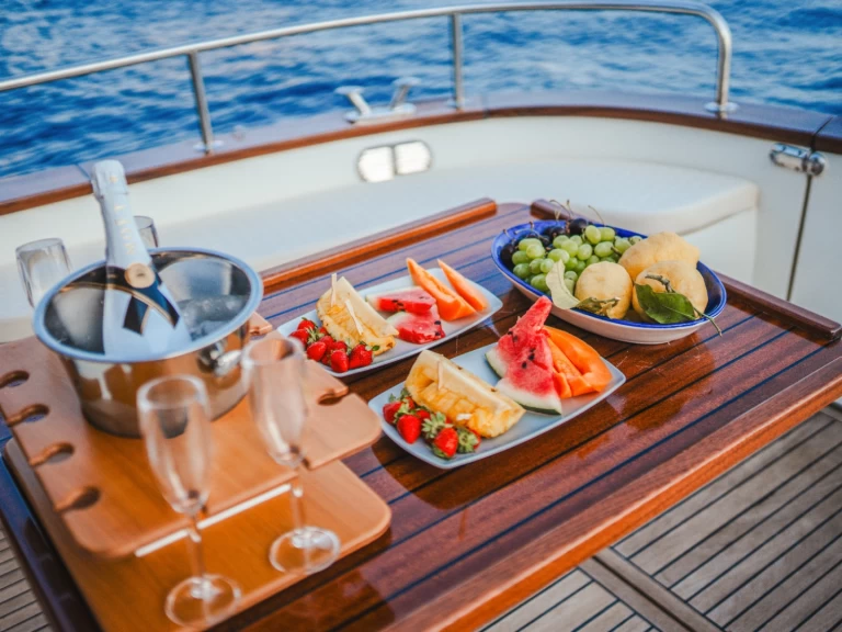 Verhuur Motorboot Gozzo met vaarbewijs