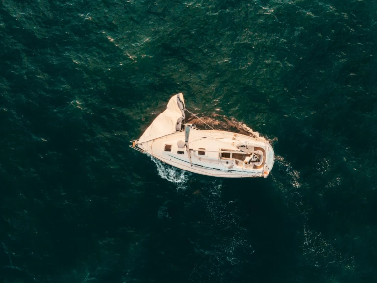Huur een Bavaria Bavaria 36 Cruiser in Puerto Deportivo de Marbella