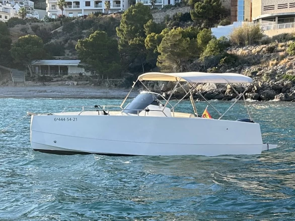 Bootverhuur Marina Greenwich goedkoop Nuva M6 Open