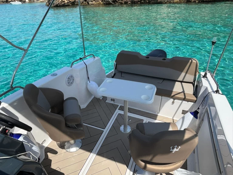 Jachthuur in Sant Antoni de Portmany - trident 640 SUNDECK via SamBoat