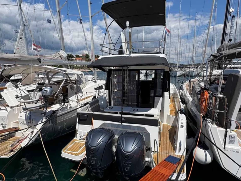 Verhuur Motorboot in Jezera - Jeanneau Merry Fisher 1095 Fly