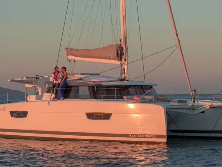 Verhuur Catamaran Fountaine Pajot met vaarbewijs