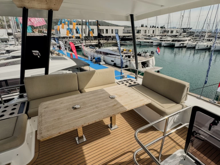 Bootverhuur Seget Donji goedkoop Fountaine Pajot MY5