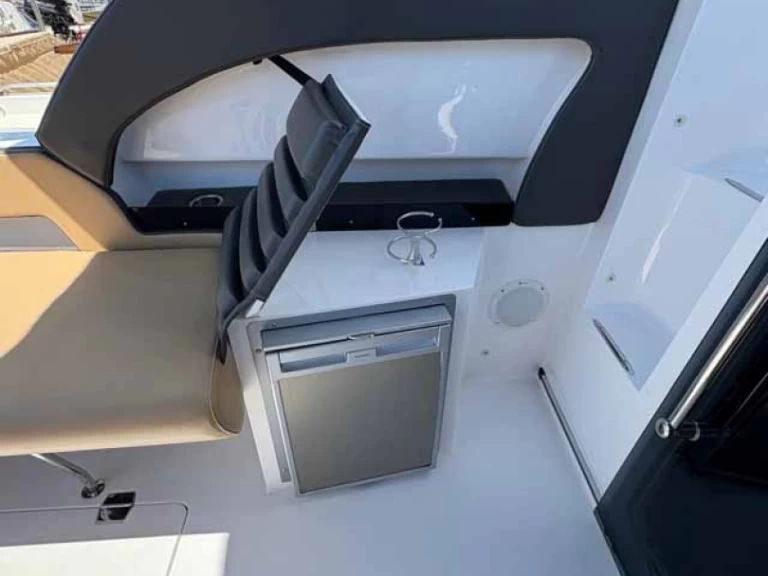 Huur Motorboot met of zonder schipper Öchsner-boote in Jezera