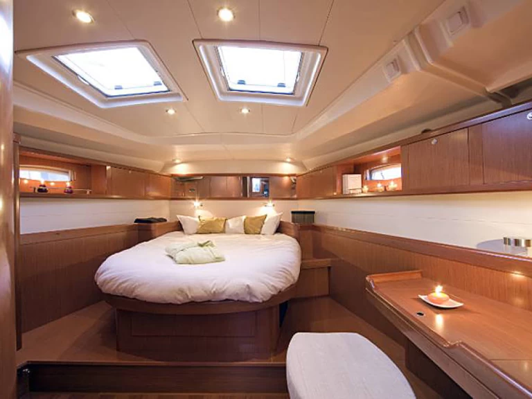 Huur een Bénéteau Oceanis 54 in Pálairos