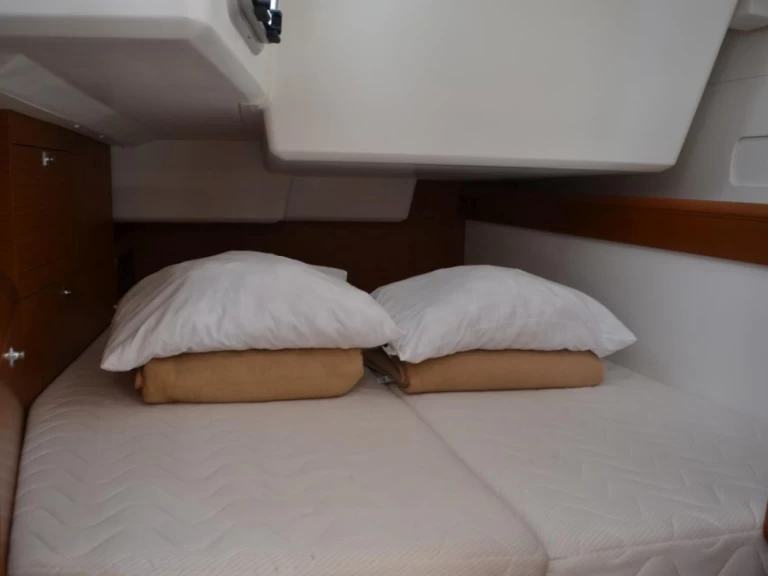 Huur Zeilboot met of zonder schipper Jeanneau in Seget Donji