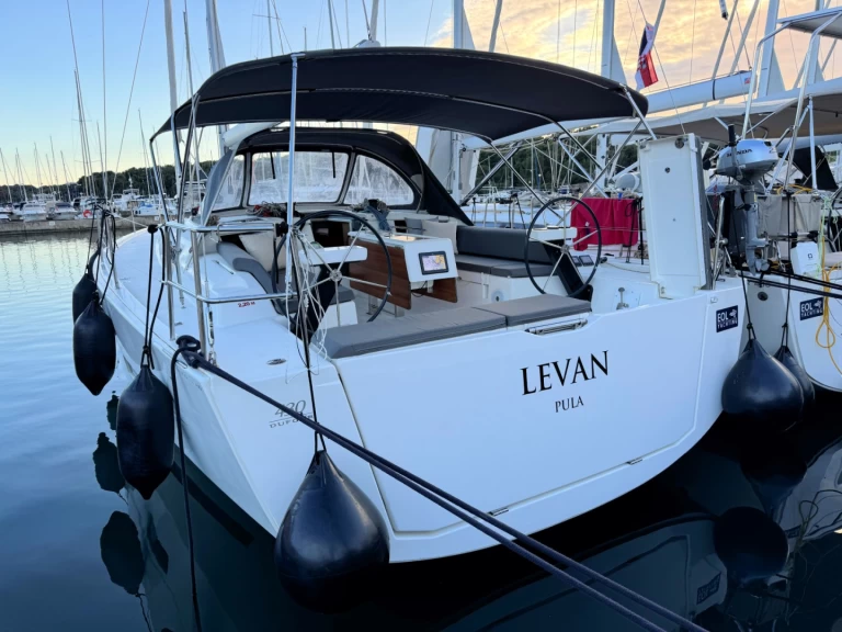 Dufour Dufour 430 Grand Large te huur van particulier of professional in Pula