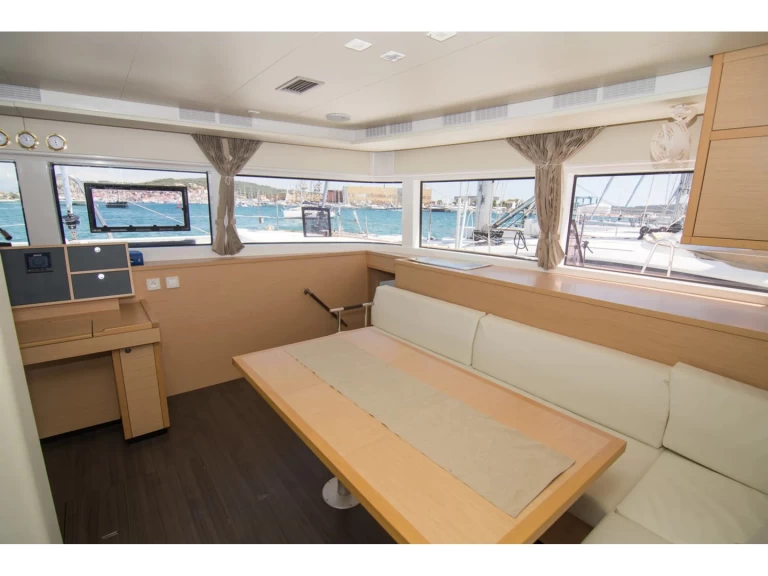 Verhuur Catamaran Lagoon met vaarbewijs