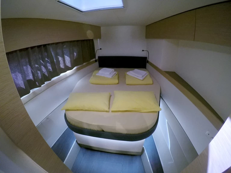 Verhuur Catamaran Fountaine Pajot met vaarbewijs