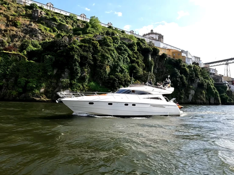 Exclusive Private Boat Tour with The Last		 13,88 meters te huur van particulier of professional in Porto