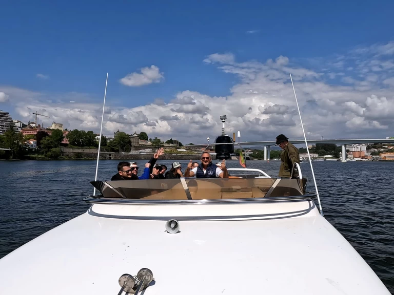 Huur een Exclusive Private Boat Tour with The Last		 13,88 meters in Porto