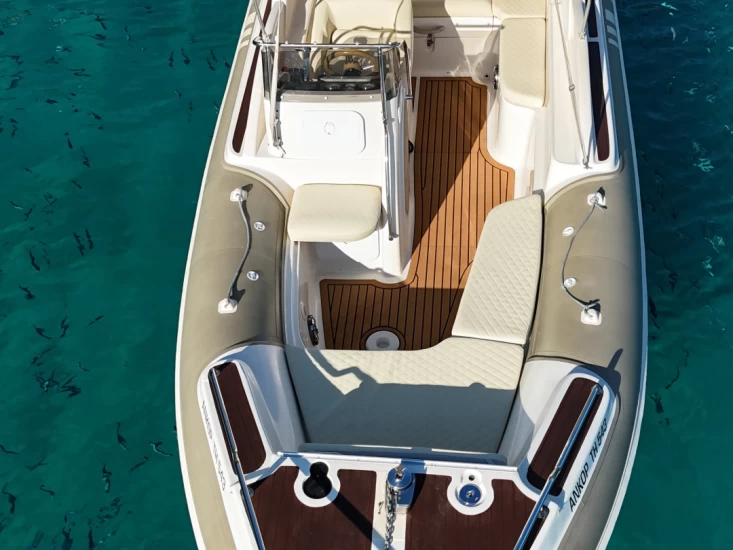 RIB te huur in Liménas Moúrtos voor de beste prijs