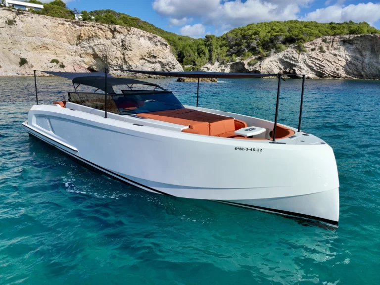 Huur Motorboot met of zonder schipper Vanquish in Ibiza Town