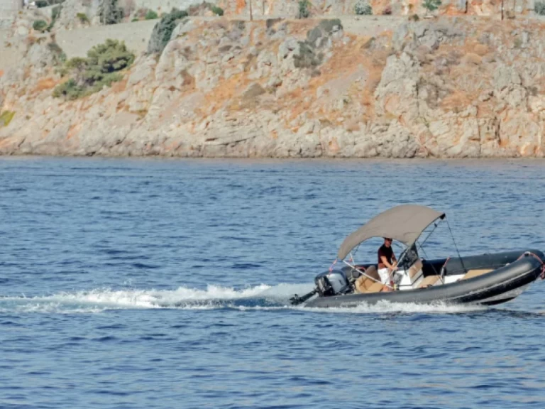 RIB te huur in Hydra voor de beste prijs