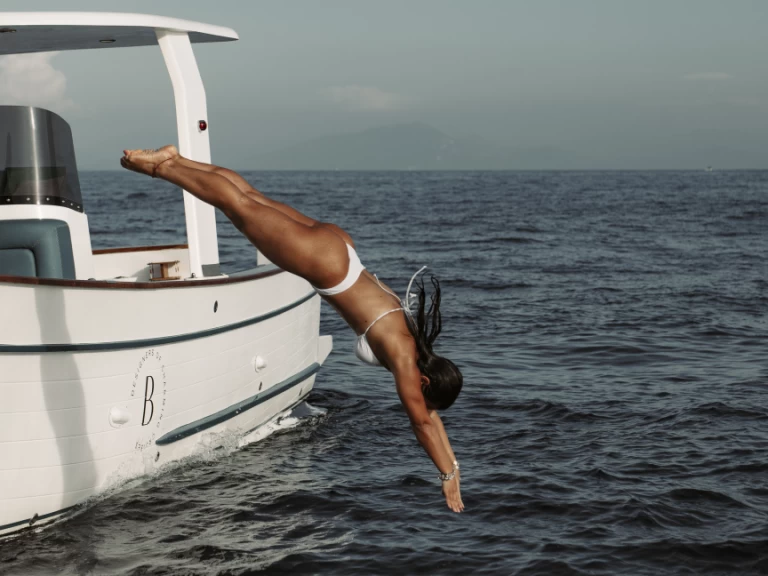 Huur een Gozzo FPJ FPT-F4AE0686*Q in Amalfi