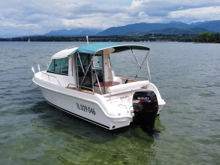 Huur Motorboot met of zonder schipper Jeanneau in Sciez