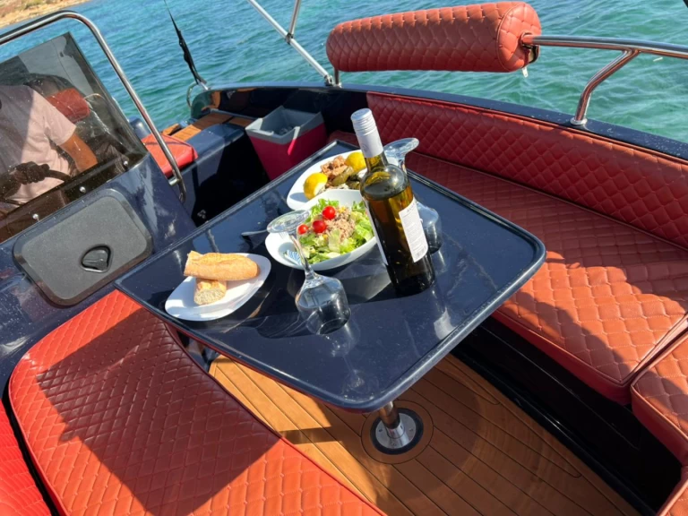 Motorboot te huur in Glyfáda voor de beste prijs