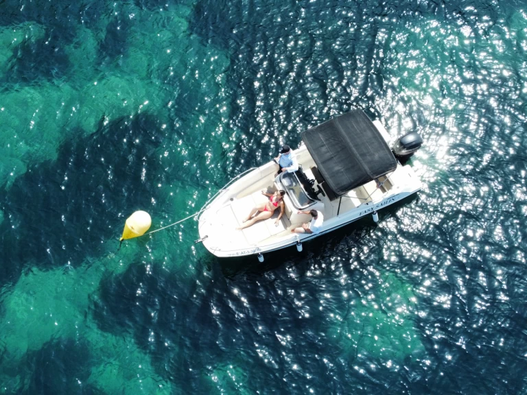 Huur een Quicksilver Activ 605 Open in Calp / Calpe