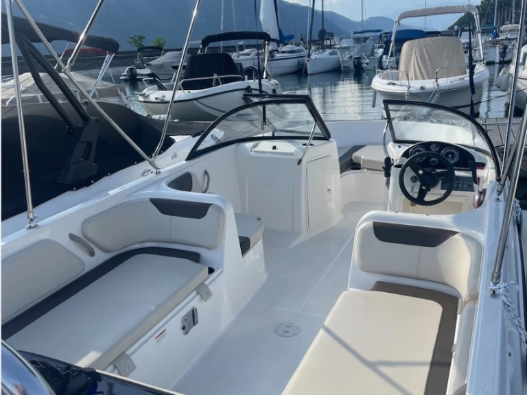 Verhuur Motorboot Bayliner met vaarbewijs