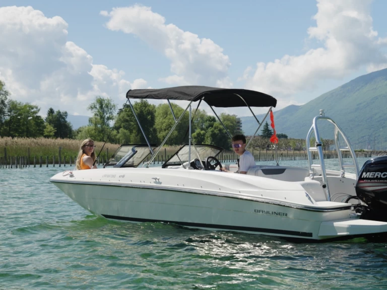 Huur Motorboot met of zonder schipper Bayliner in Aix-les-Bains