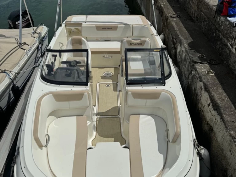 Huur een Bayliner BAYLINER VR5 in Le Bourget-du-Lac