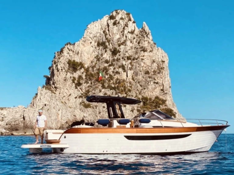 Mimi LIBECCIO 11 WALKAROUND te huur van particulier of professional in Sorrento