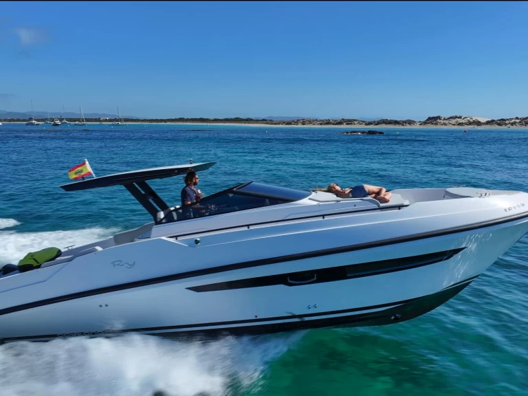 Motorboot te huur in Ibiza Town voor de beste prijs