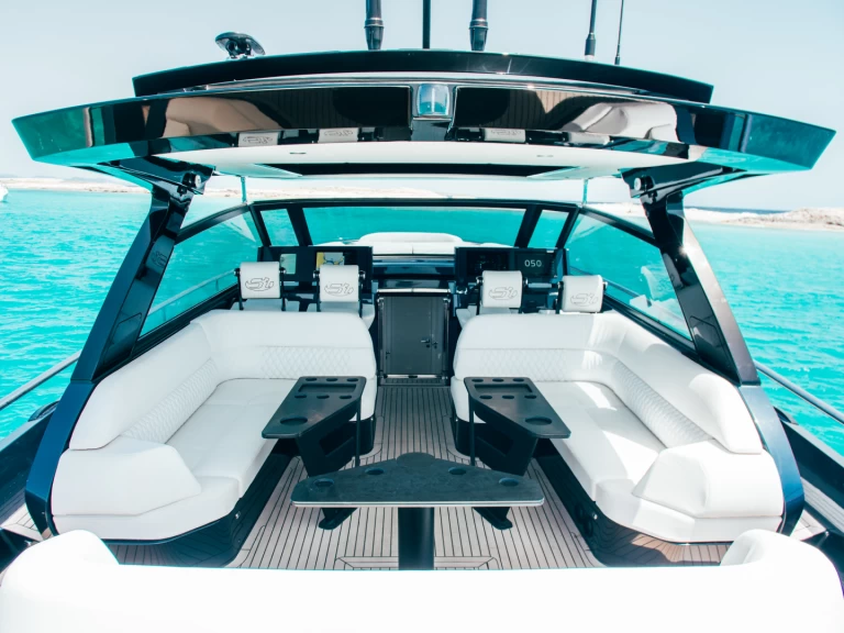 Bootverhuur Ibiza Town goedkoop CELEBRATE LIFE