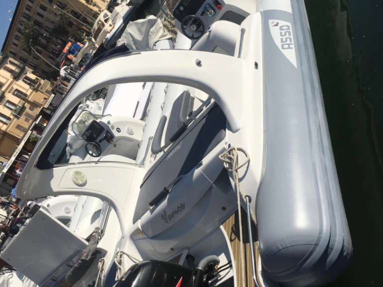 Huur een Asso CHARISMA VAMOS in Porto di Mergellina