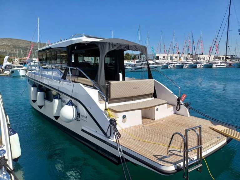 Motorboot te huur in Seget Donji voor de beste prijs