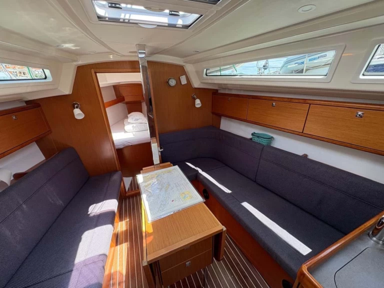 Huur een Bavaria Cruiser 34 in Jezera