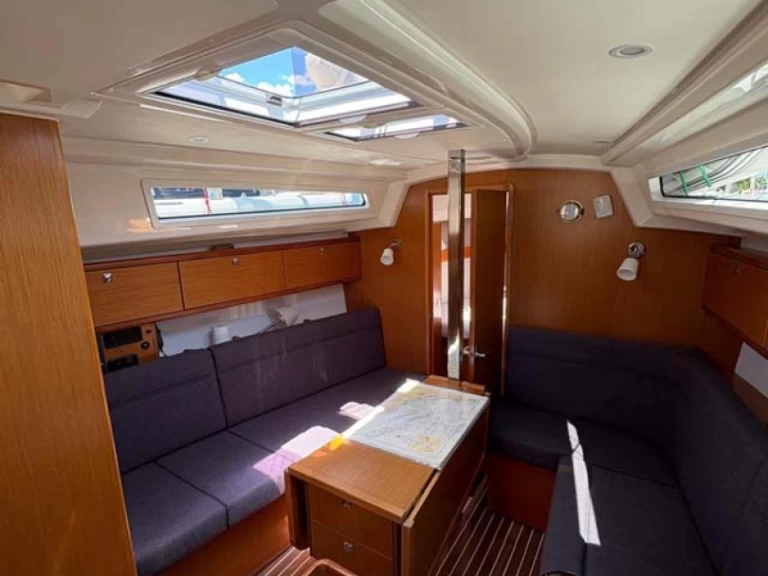 Verhuur Zeilboot in Jezera - Bavaria Cruiser 34