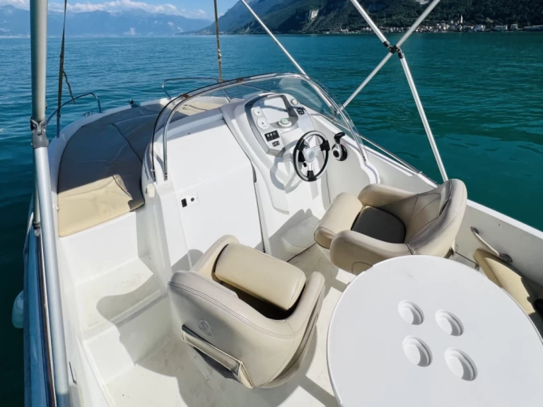Huur Motorboot met of zonder schipper Bénéteau in Évian-les-Bains