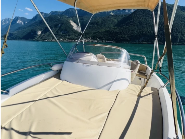 Verhuur Motorboot Bénéteau met vaarbewijs