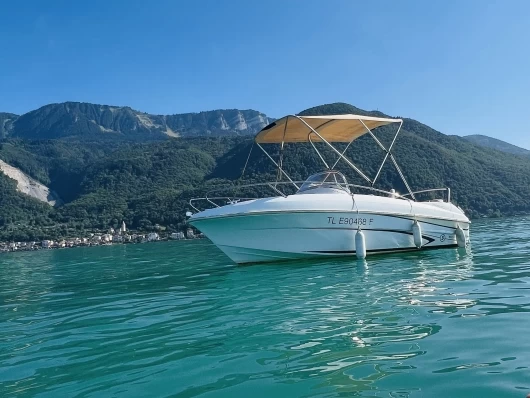 Motorboot te huur in Évian-les-Bains voor de beste prijs