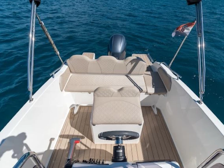 Bootverhuur speedy Cayman 585 Deluxe in Trogir via SamBoat