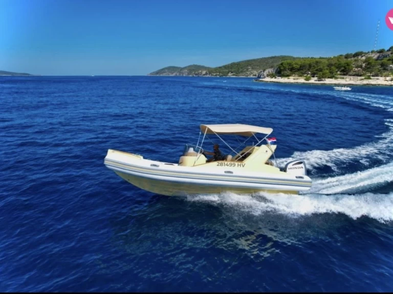 Motorboot te huur in Hvar voor de beste prijs