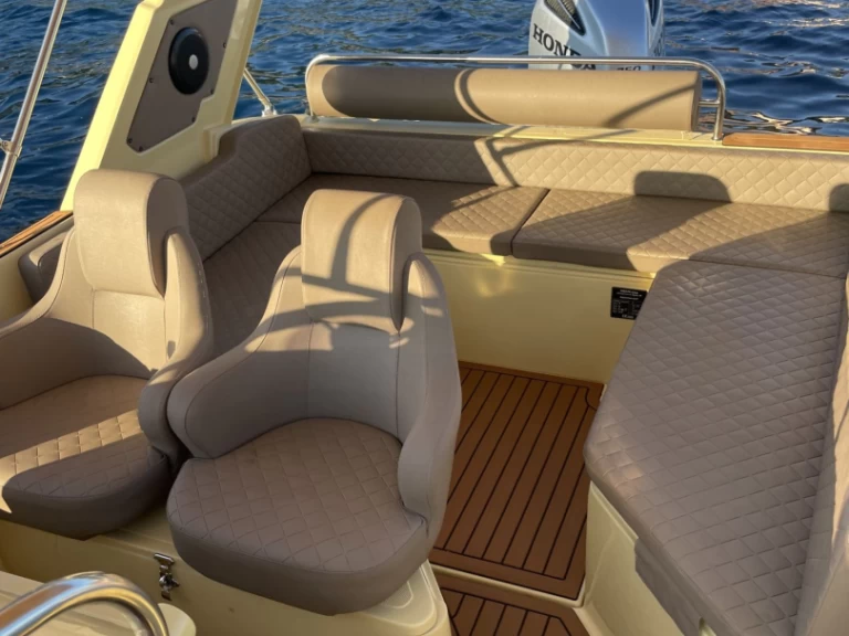 Huur een Aquamax 23 in Hvar